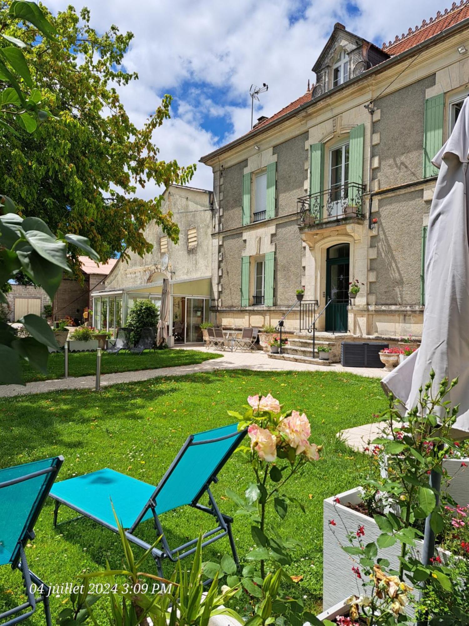 La Metairie Au Milieu Des Vignes Apartment Réaux Exterior foto