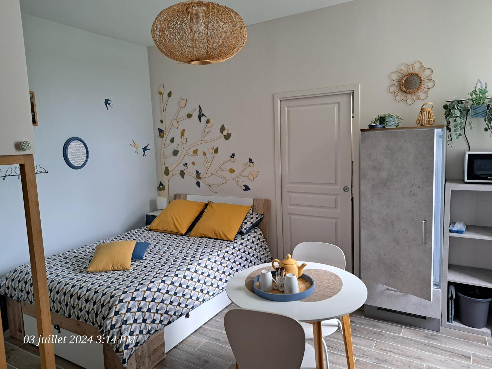 La Metairie Au Milieu Des Vignes Apartment Réaux Exterior foto