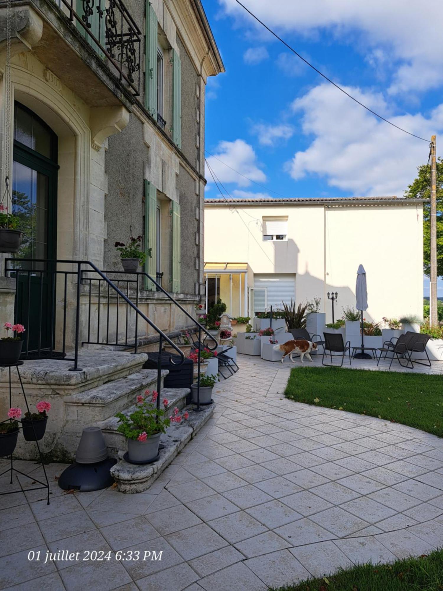 La Metairie Au Milieu Des Vignes Apartment Réaux Exterior foto