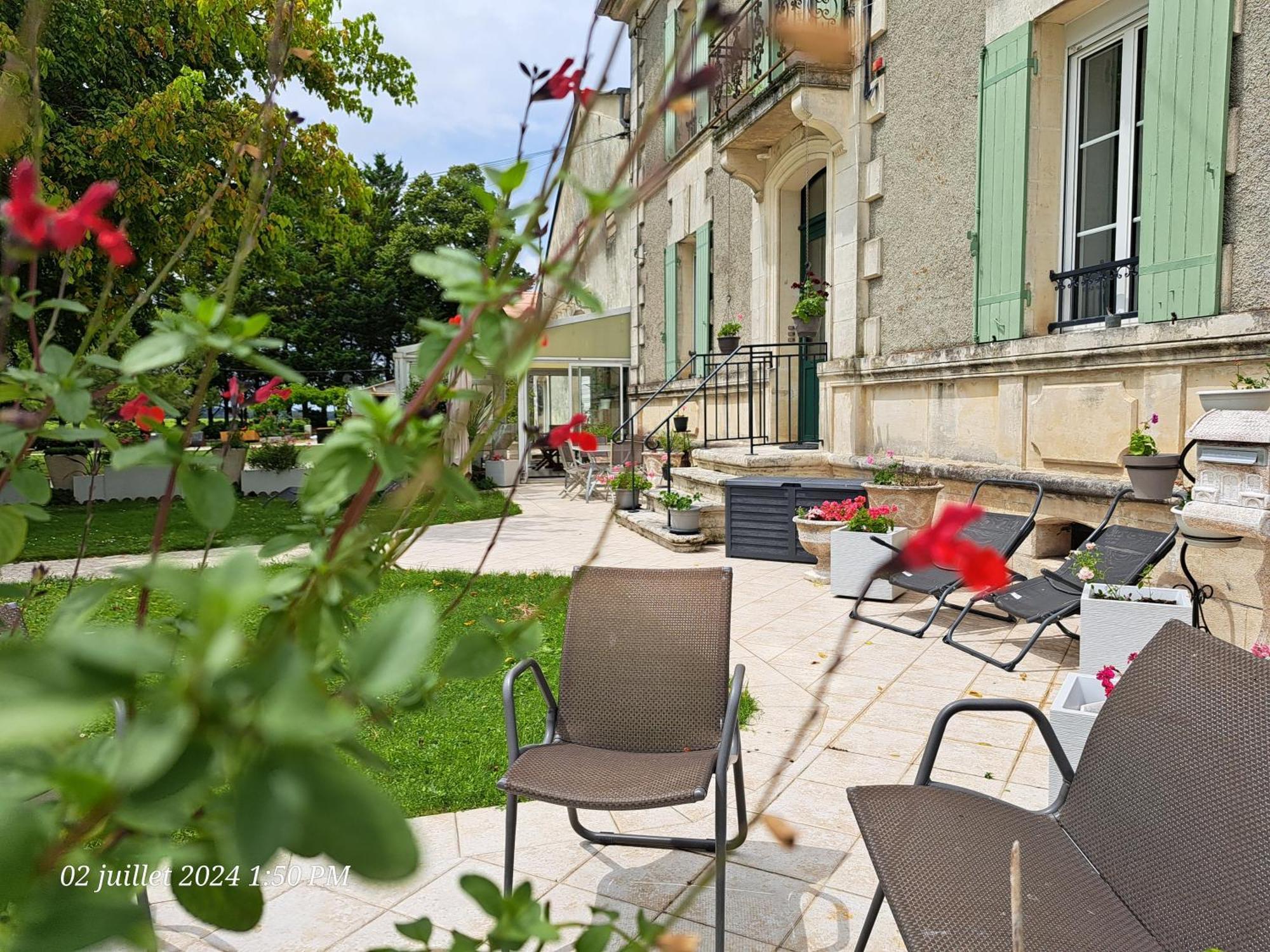La Metairie Au Milieu Des Vignes Apartment Réaux Exterior foto