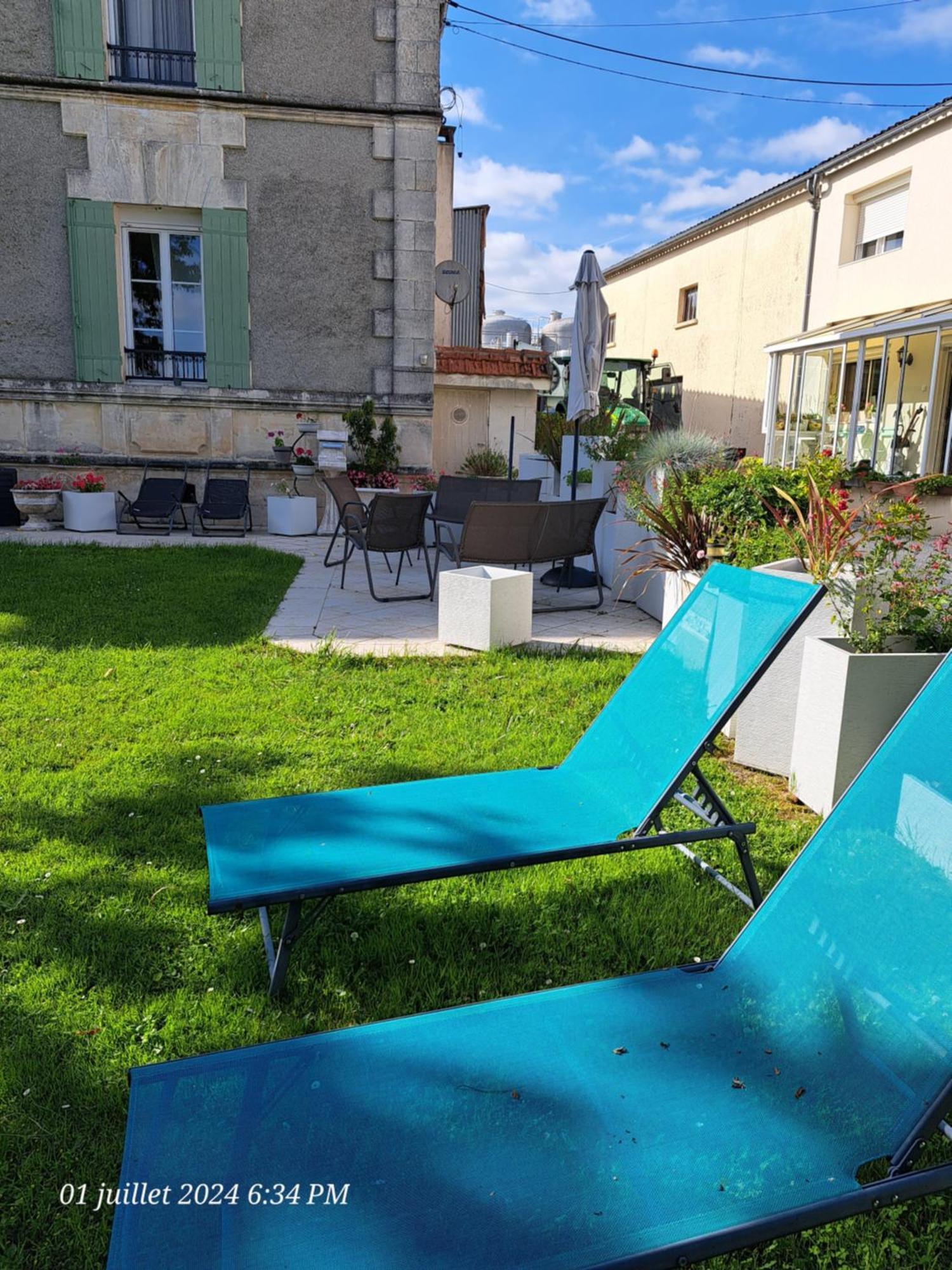 La Metairie Au Milieu Des Vignes Apartment Réaux Exterior foto