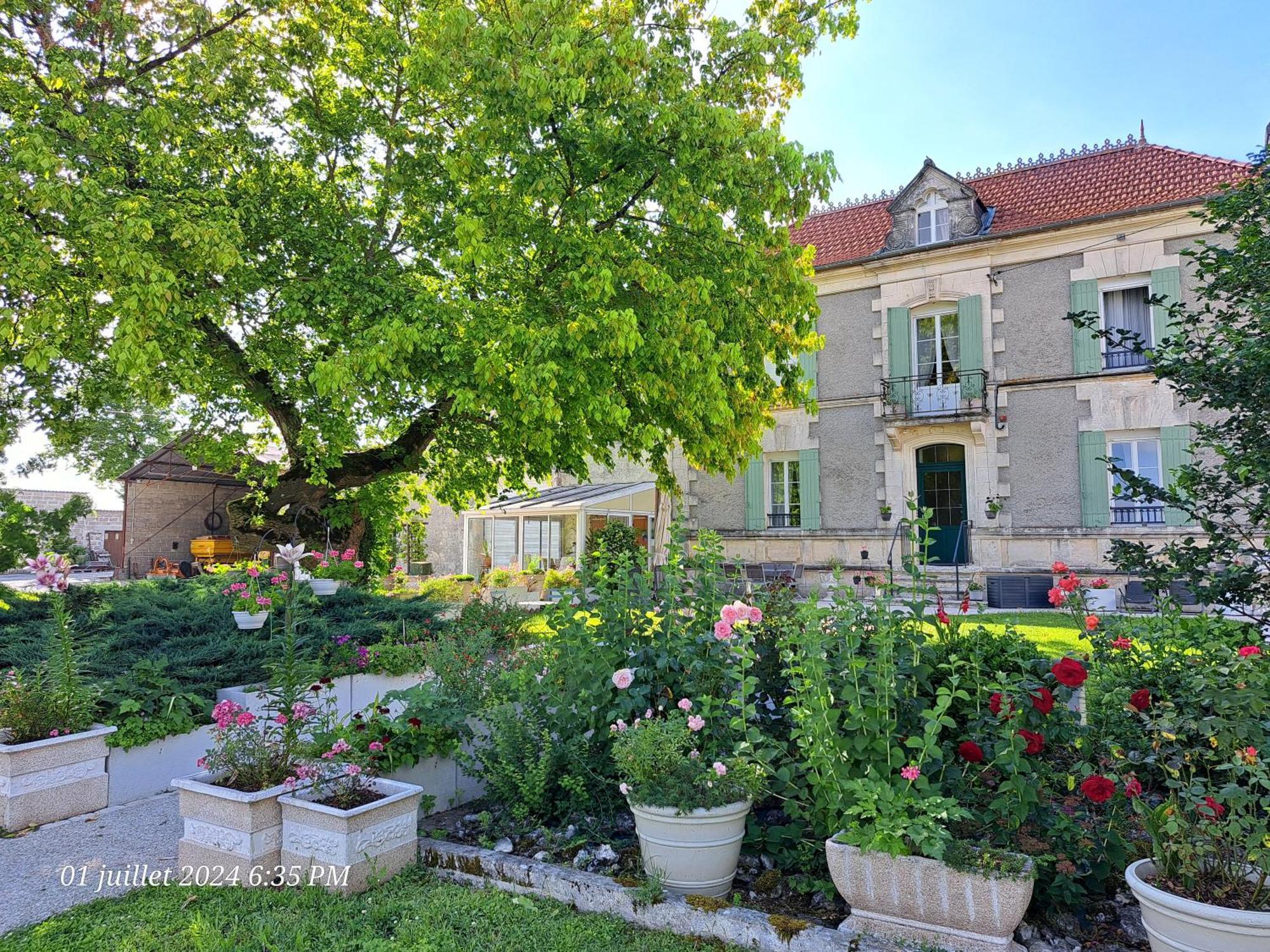 La Metairie Au Milieu Des Vignes Apartment Réaux Exterior foto