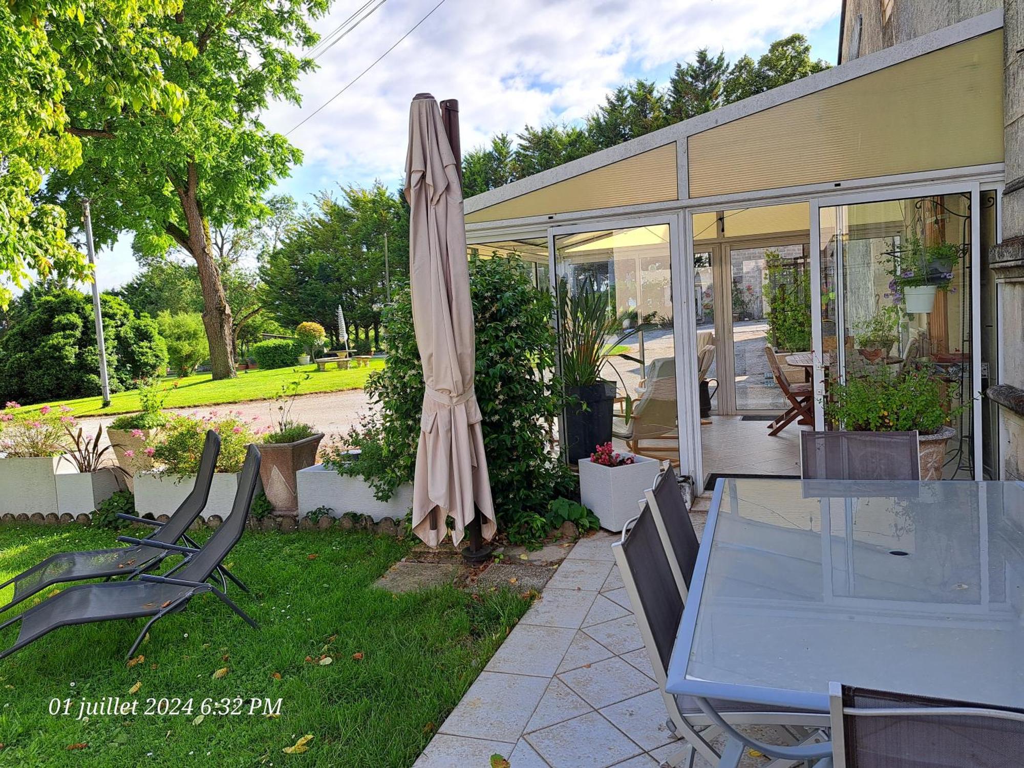 La Metairie Au Milieu Des Vignes Apartment Réaux Exterior foto